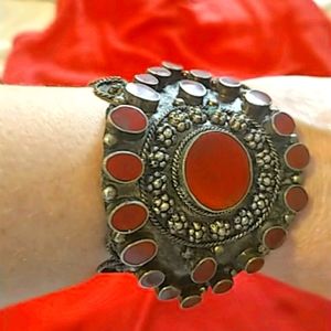 Western-style cuff bracelet